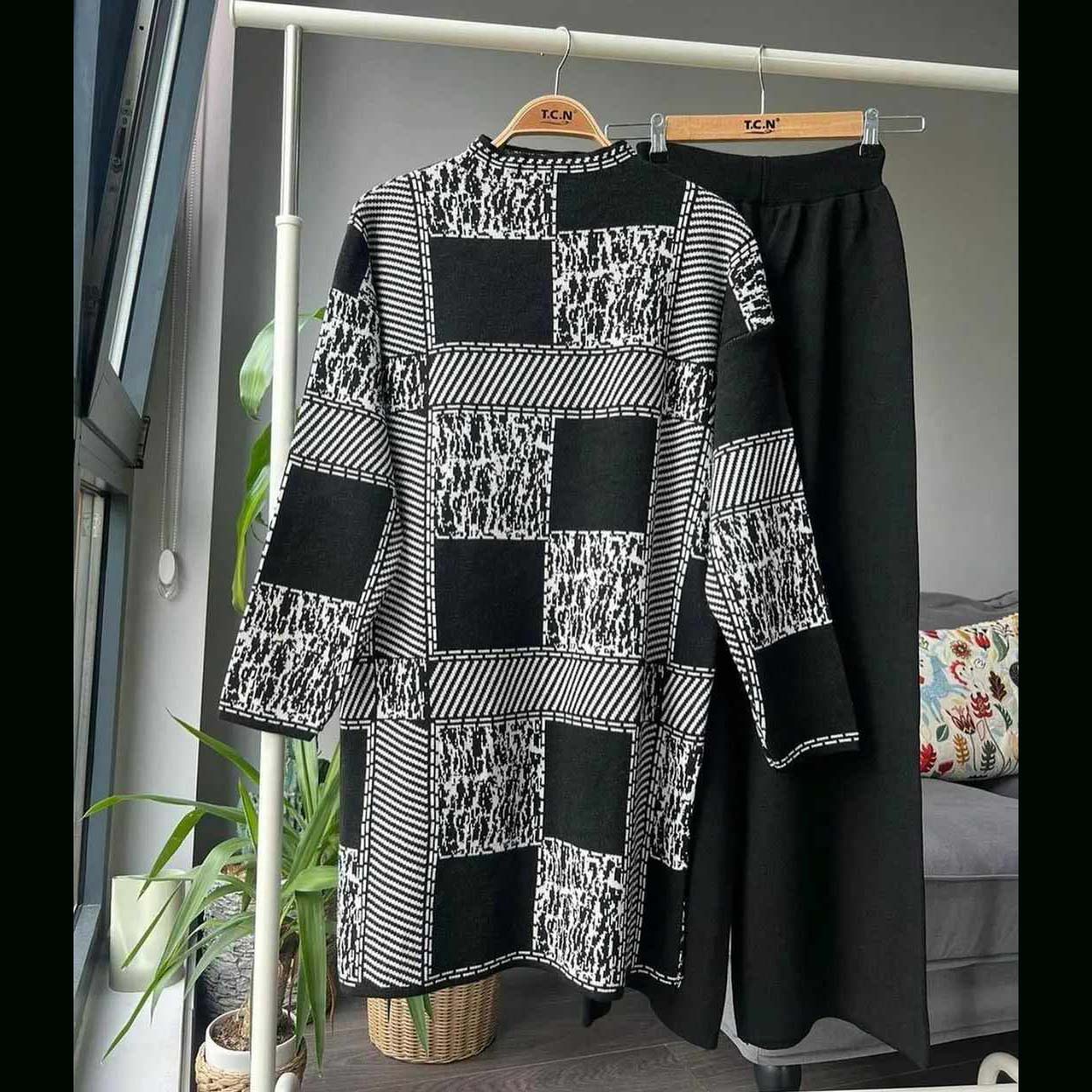 Texture Printed Long Premium Quality Winter 2-Pcs Tracksuit For Her. WWTS-04
